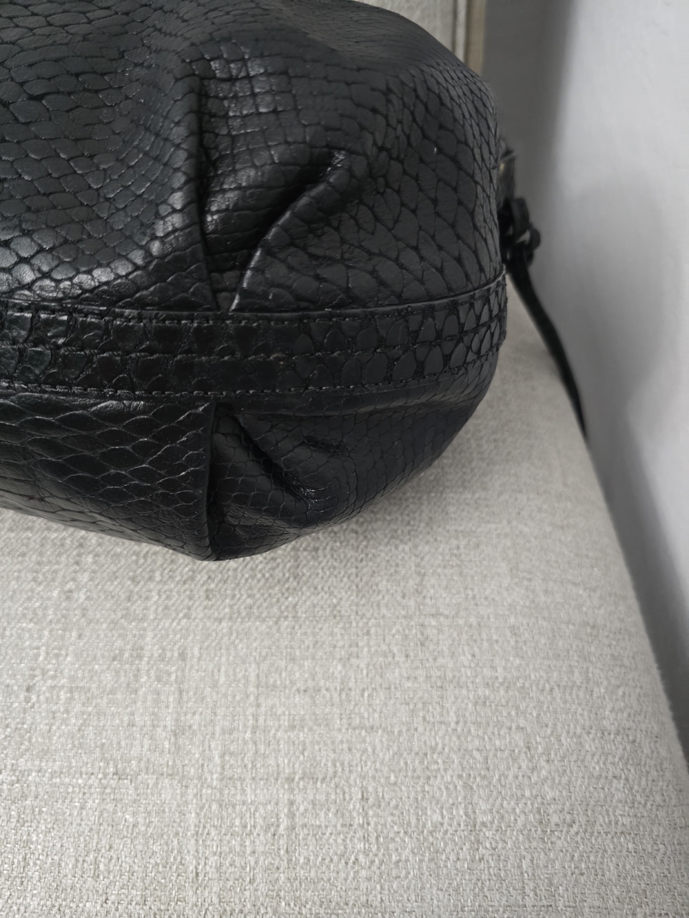 RARE Henri Bendel Python Embossed Leather Drawstring Hobo Bag - EUC - Picture 6 of 15
